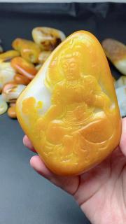 顶级藏家为何把"带皮籽料观音"当隐形资产?看懂和田玉毛孔里的财富密